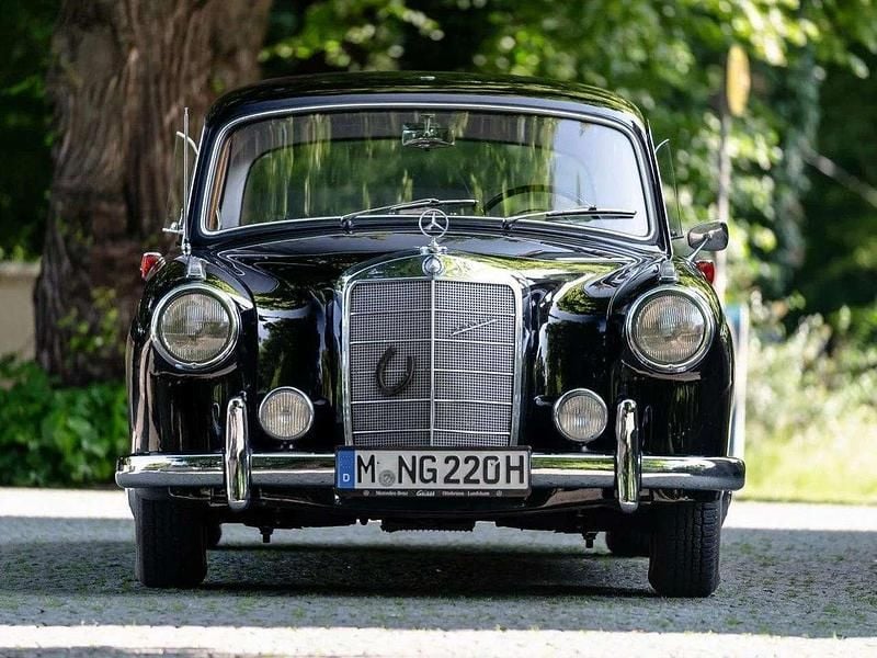 Schwarz Gebraucht 1959 Mercedes 220 SE Limousine | 29.000 € - Bild 1/4