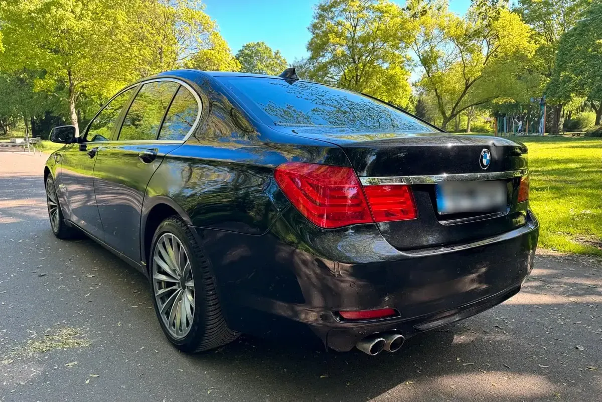 Second-hand BMW 730 245 CP (180 kW) 2010 Negru Berlinǎ