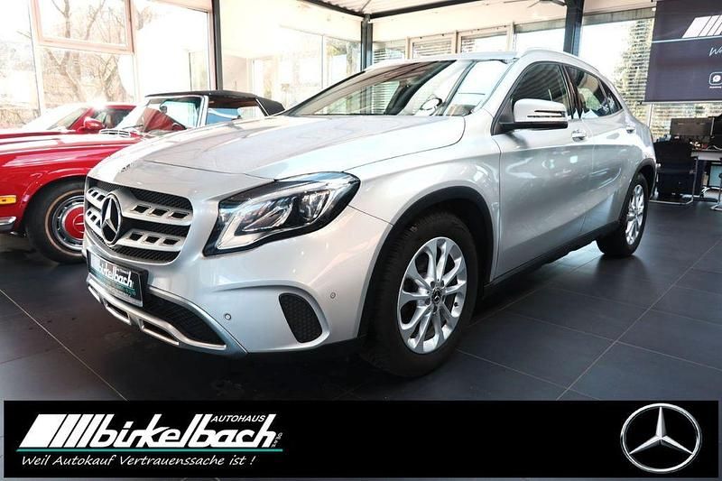 Gebraucht Mercedes GLA180 122 PS (89 kW) 2017 Silber SUV