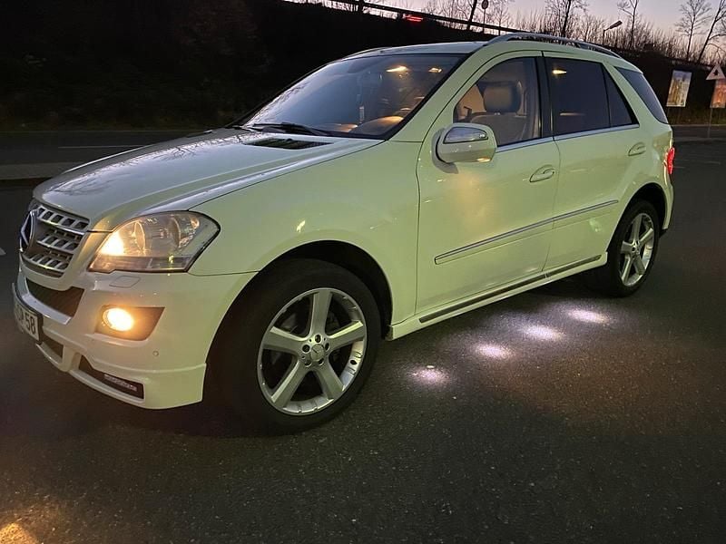 Weiß Gebraucht 2010 Mercedes ML320 SUV | 12.000 € - Bild 1/4