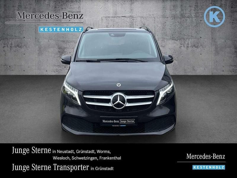 Graphitgrau Gebraucht 2023 Mercedes V220 Edition Van / Kleinbus | 51.490 € (Fairer Preis) - Bild 1/4