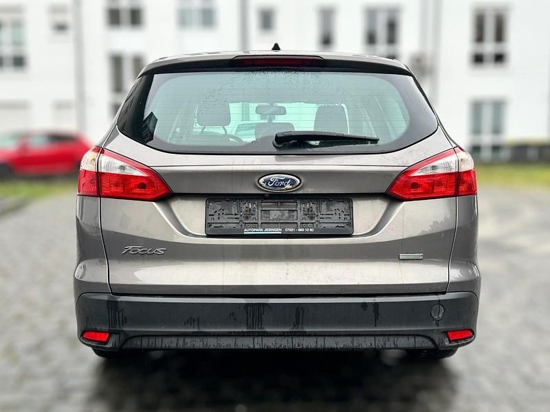 Gebraucht Ford Focus Ambiente 101 PS (74 kW) 2013 Grau Kombi