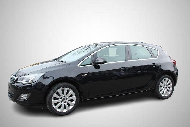 Gebraucht Opel Astra Innovation 179 PS (131 kW) 2011 Schwarz Limousine