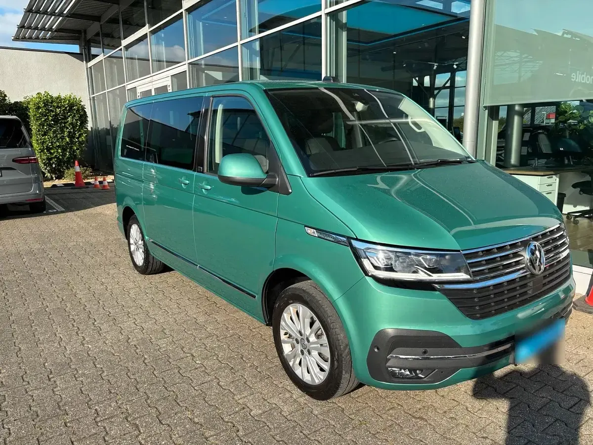 Gebraucht VW Multivan Generation Six 151 PS (111 kW) 2021 Grün Van / Kleinbus