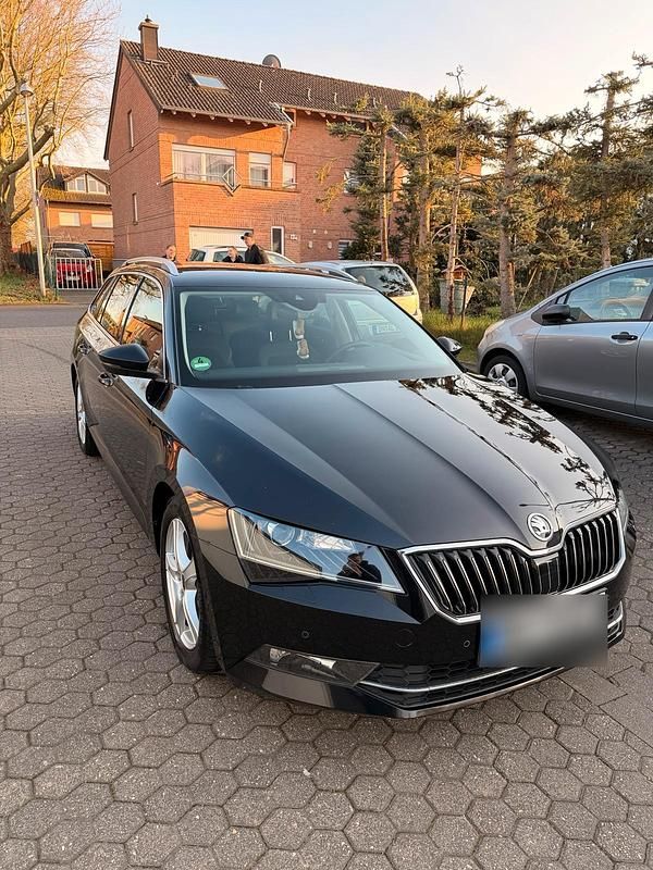 Gebraucht Skoda Superb 190 PS (139 kW) 2016 Schwarz Kombi