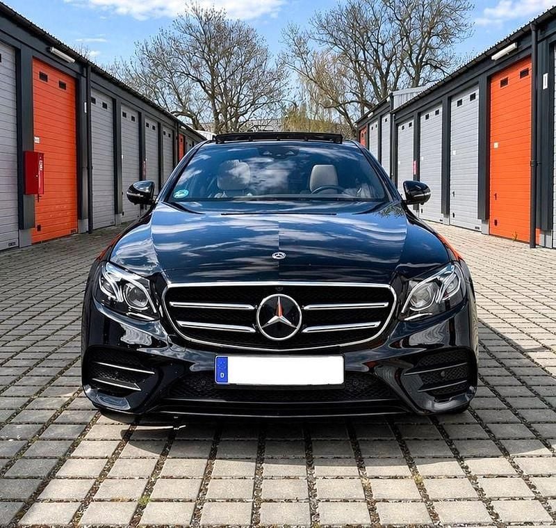 Gebraucht Mercedes E300 AMG 306 PS (225 kW) 2019 Schwarz Limousine