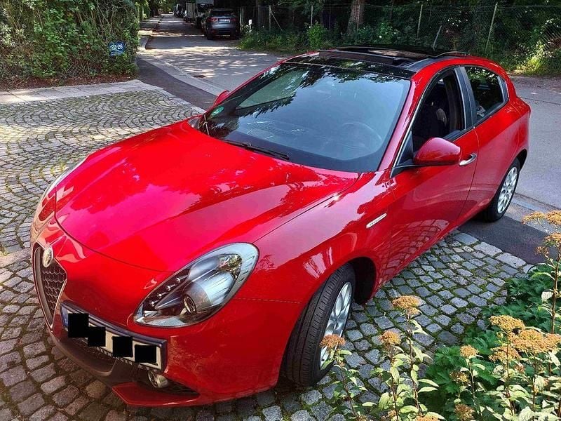 Rot Gebraucht 2017 Alfa Romeo Giulietta Super Kleinwagen | 9.000 € (Superpreis) - Bild 1/4