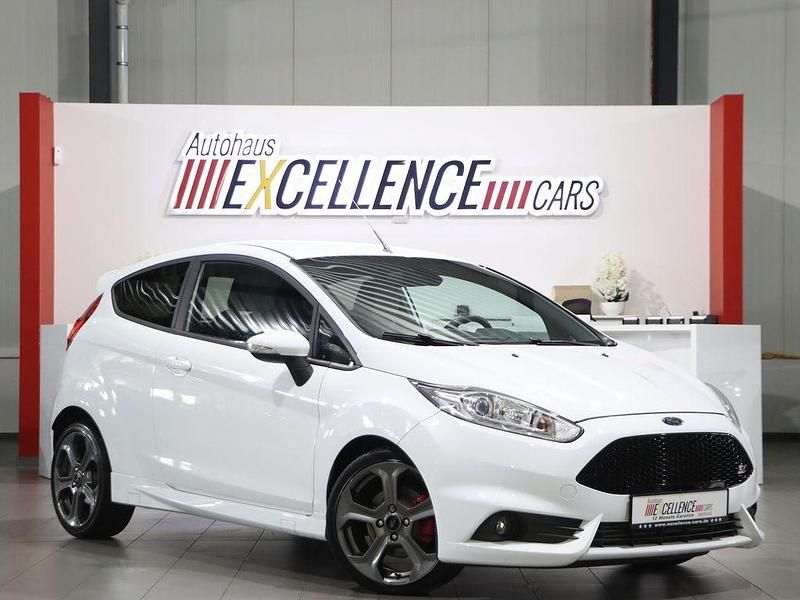 Weiß Gebraucht 2017 Ford Fiesta Performance Edition Kleinwagen | 12.444 € (Fairer Preis) - Bild 1/4