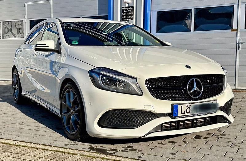 Schwarz Gebraucht 2017 Mercedes A200 AMG line Limousine | 18.300 € (Fairer Preis) - Bild 1/4