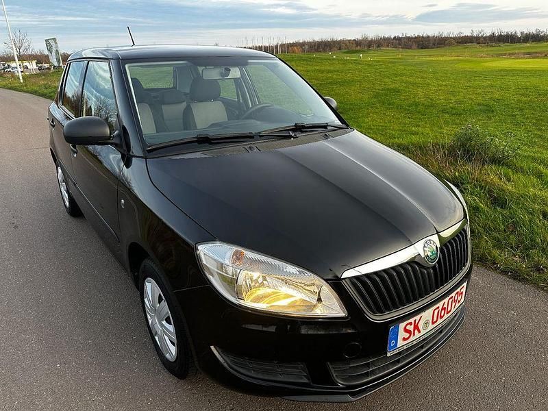 Schwarz Gebraucht 2011 Skoda Fabia Cool Edition Limousine | 3.499 € (Fairer Preis) - Bild 1/4