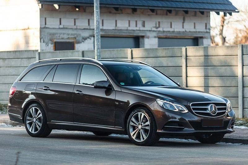 Gebraucht Mercedes E300 204 PS (150 kW) 2014 Braun Kombi