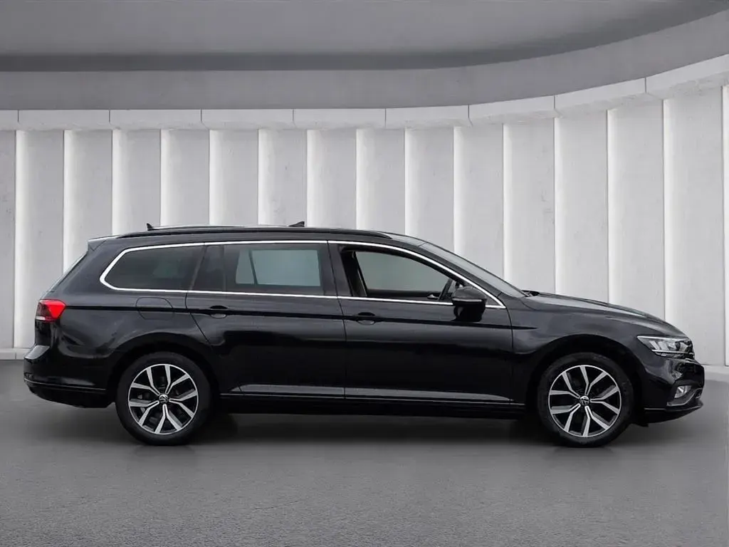 Gebraucht VW Passat R 190 PS (139 kW) 2022 Schwarz Kombi