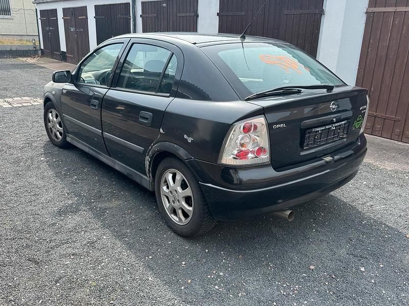 Gebraucht Opel Astra 101 PS (74 kW) 2001 Schwarz Limousine