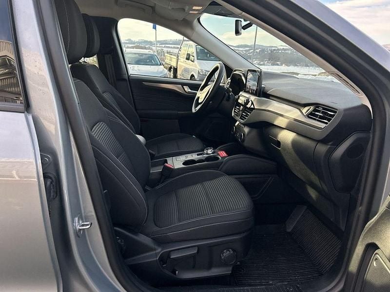 Gebraucht Ford Kuga Titanium 120 PS (88 kW) 2024 Silber metallic SUV