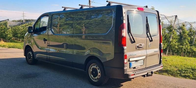 Grau Gebraucht 2018 Opel Vivaro Van | 19.000 € - Bild 1/4
