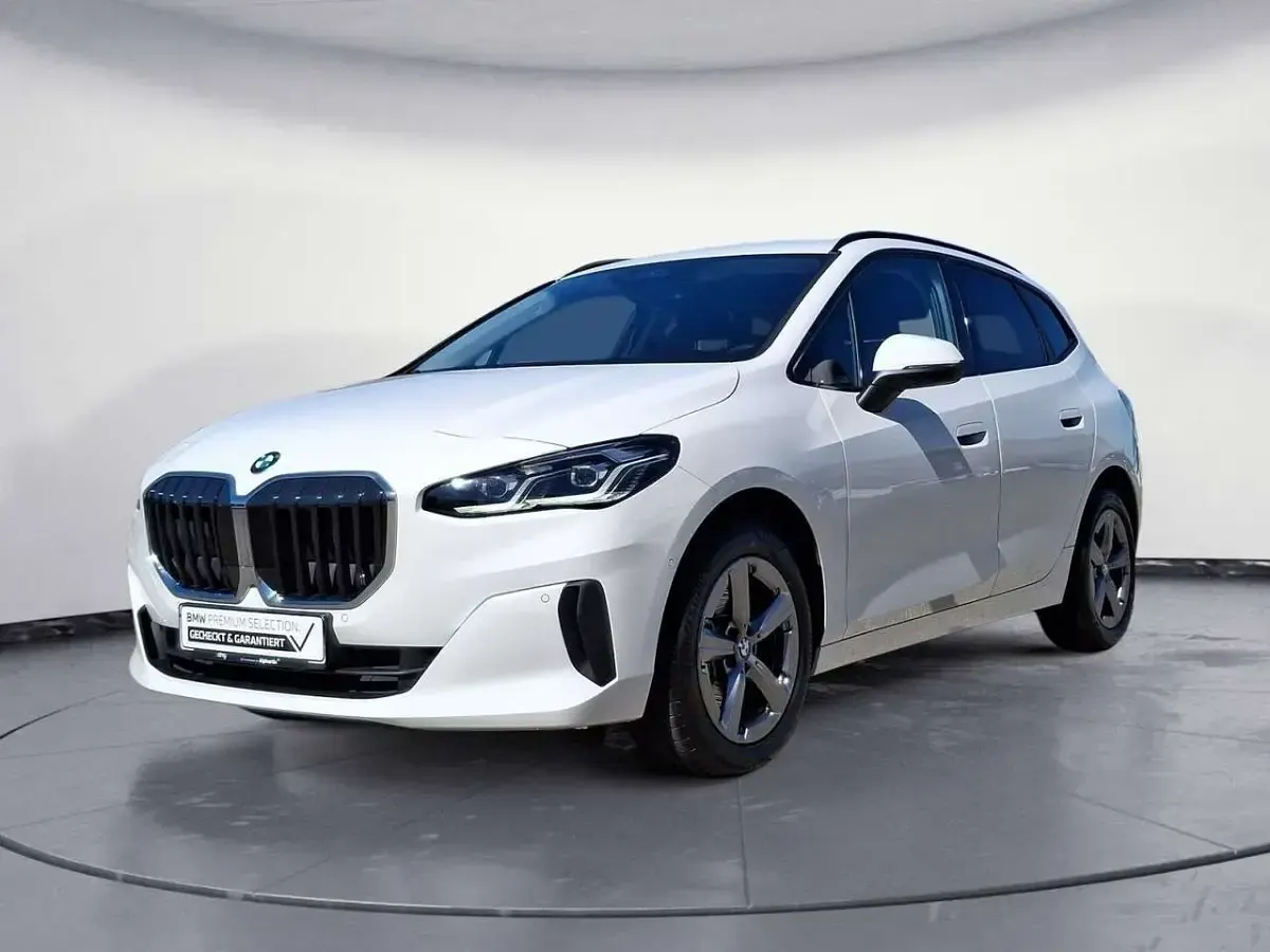 Gebraucht BMW 220 156 PS (114 kW) 2025 Alpinweiß Van / Kleinbus