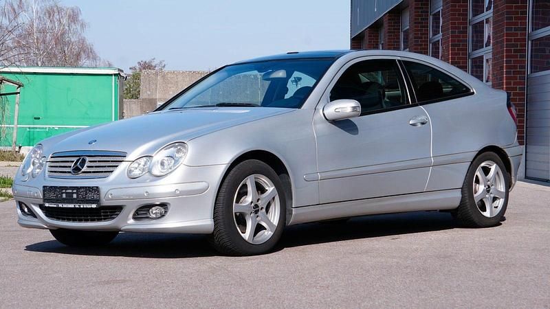 Gebraucht Mercedes C320 218 PS (160 kW) 2004 Silber Coupé