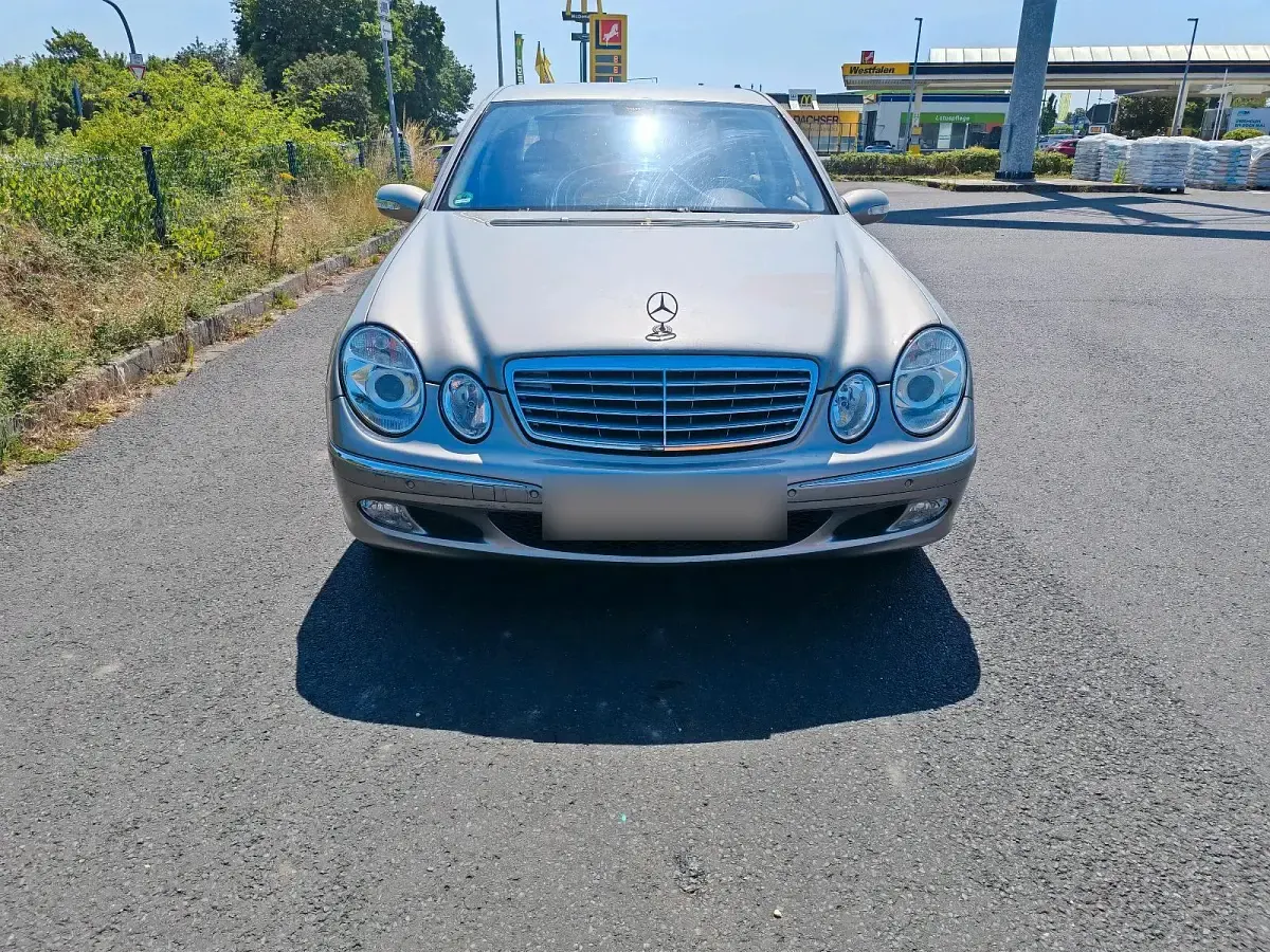 Gebraucht Mercedes E240 177 PS (130 kW) 2005 Grau Limousine