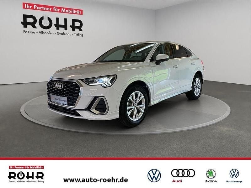 Gletscherweiß metallic Gebraucht 2023 Audi Q3 Sportback S-Line SUV | 40.720 € (Guter Preis) - Bild 1/4
