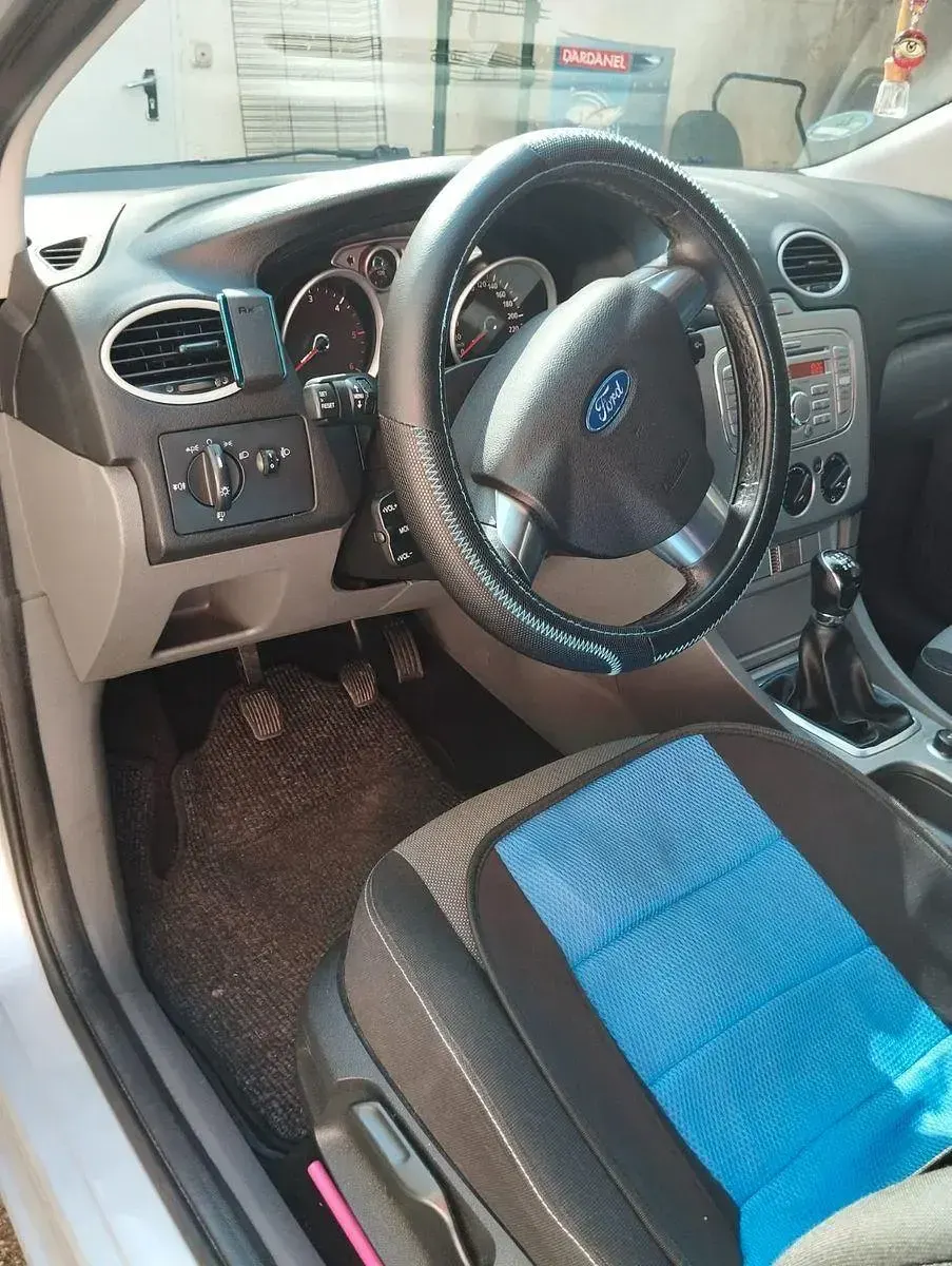 Gebraucht Ford Focus Ambiente 109 PS (80 kW) 2009 Grau Kombi