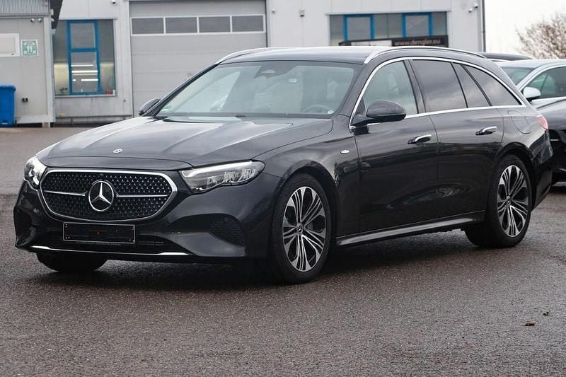 Grau Gebraucht 2025 Mercedes E300 Advanced Limousine | 48.990 € (Guter Preis) - Bild 1/4