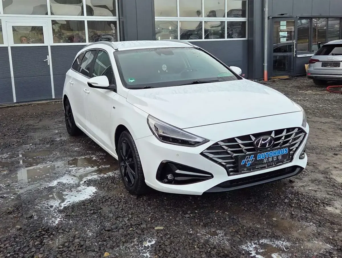 Gebraucht Hyundai i30 Prime 159 PS (116 kW) 2022 Polar white / sol Kombi
