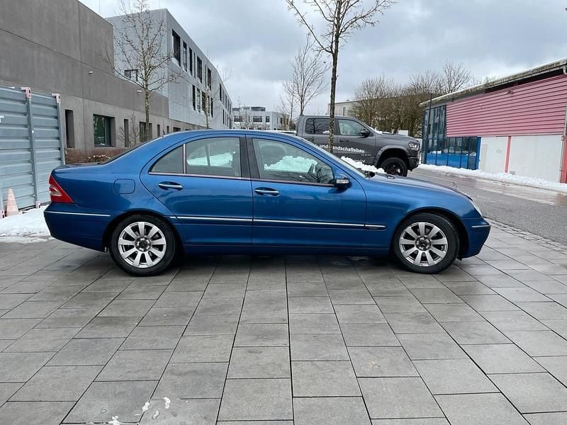 Second-hand Mercedes C220 146 CP (107 kW) 2005 Albastru Berlinǎ