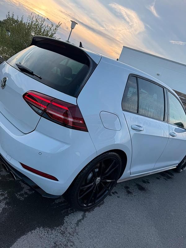 Gebraucht VW Golf VII R 310 PS (228 kW) 2018 Weiß Kleinwagen