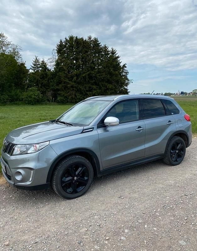 Gebraucht Suzuki Vitara 140 PS (102 kW) 2016 Grau SUV