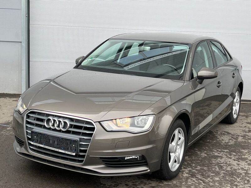Grau Gebraucht 2015 Audi A3 Ambition Limousine | 15.880 € (Guter Preis) - Bild 1/4