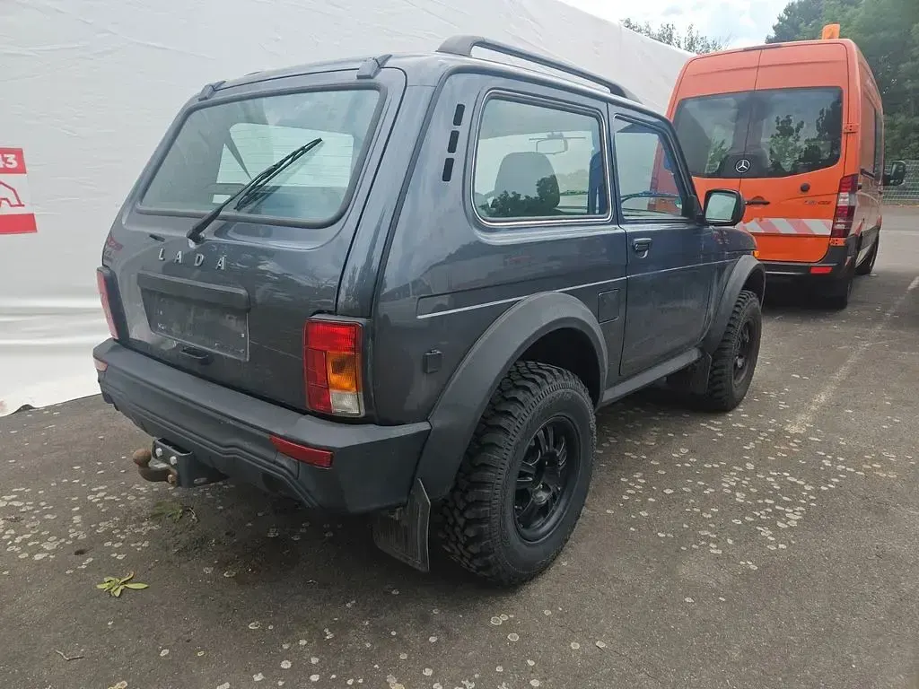 Gebraucht Lada niva 83 PS (61 kW) 2019 Schwarz SUV