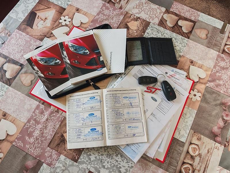 Gebraucht Ford Focus ST 250 PS (183 kW) 2013 Weiß Kombi