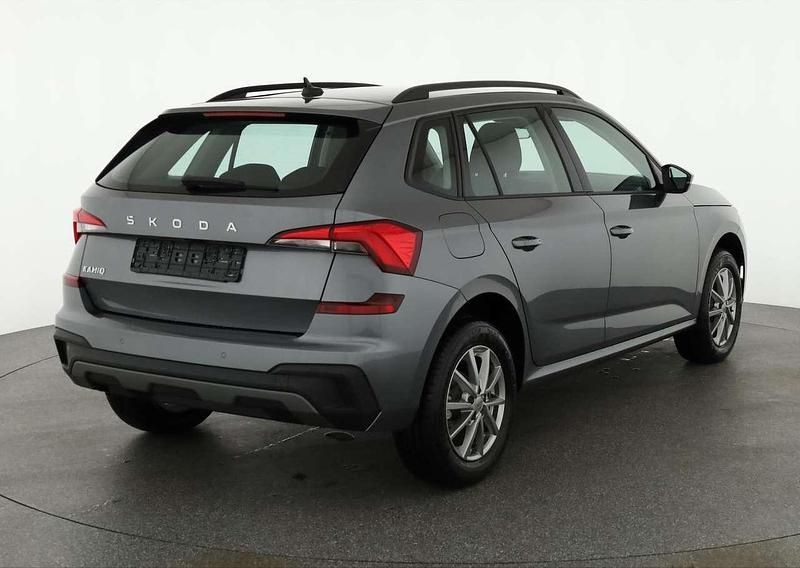 Graphite grau metallic Gebraucht 2025 Skoda Kamiq Selection SUV | 26.957 € (Fairer Preis) - Bild 1/4