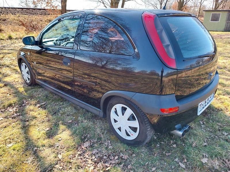 Gebraucht Opel Corsa 90 PS (66 kW) 2002 Schwarz Kleinwagen