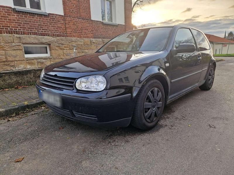 Schwarz Gebraucht 2000 VW Golf IV Edition Limousine | 1.650 € (Fairer Preis) - Bild 1/4