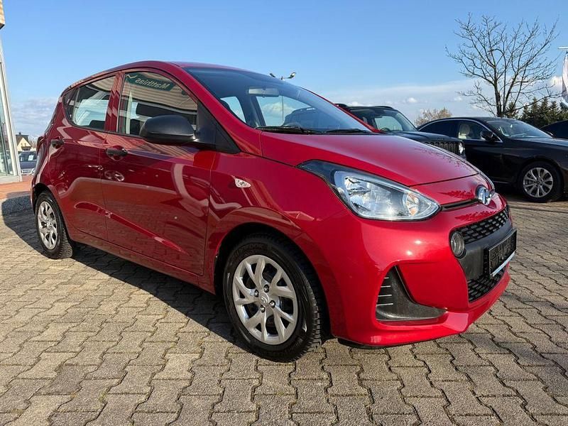 Gebraucht Hyundai i10 Classic 67 PS (49 kW) 2017 Rot Kleinwagen