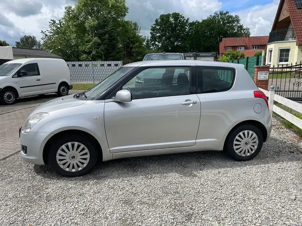 Gebraucht Suzuki Swift Club 92 PS (67 kW) 2009 Silber Kleinwagen