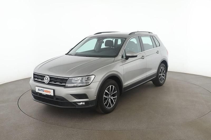 Grau Gebraucht 2017 VW Tiguan Comfortline SUV | 19.820 € (Superpreis) - Bild 1/3