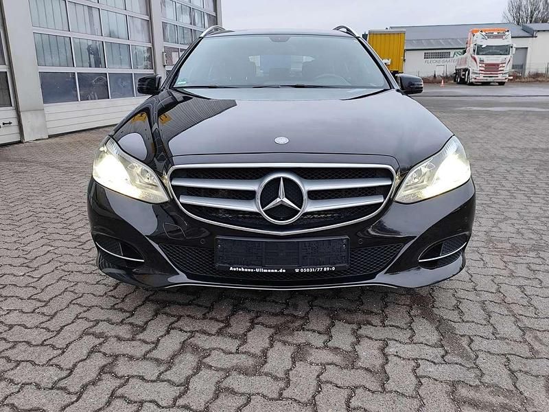 Gebraucht Mercedes E220 170 PS (125 kW) 2016 Schwarz  unilack Kombi
