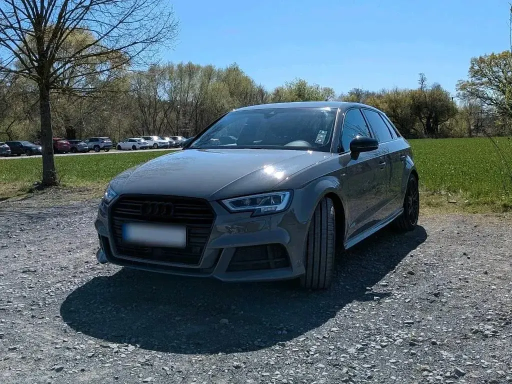 Gebraucht Audi A3 Comfort 150 PS (110 kW) 2019 Grau Limousine