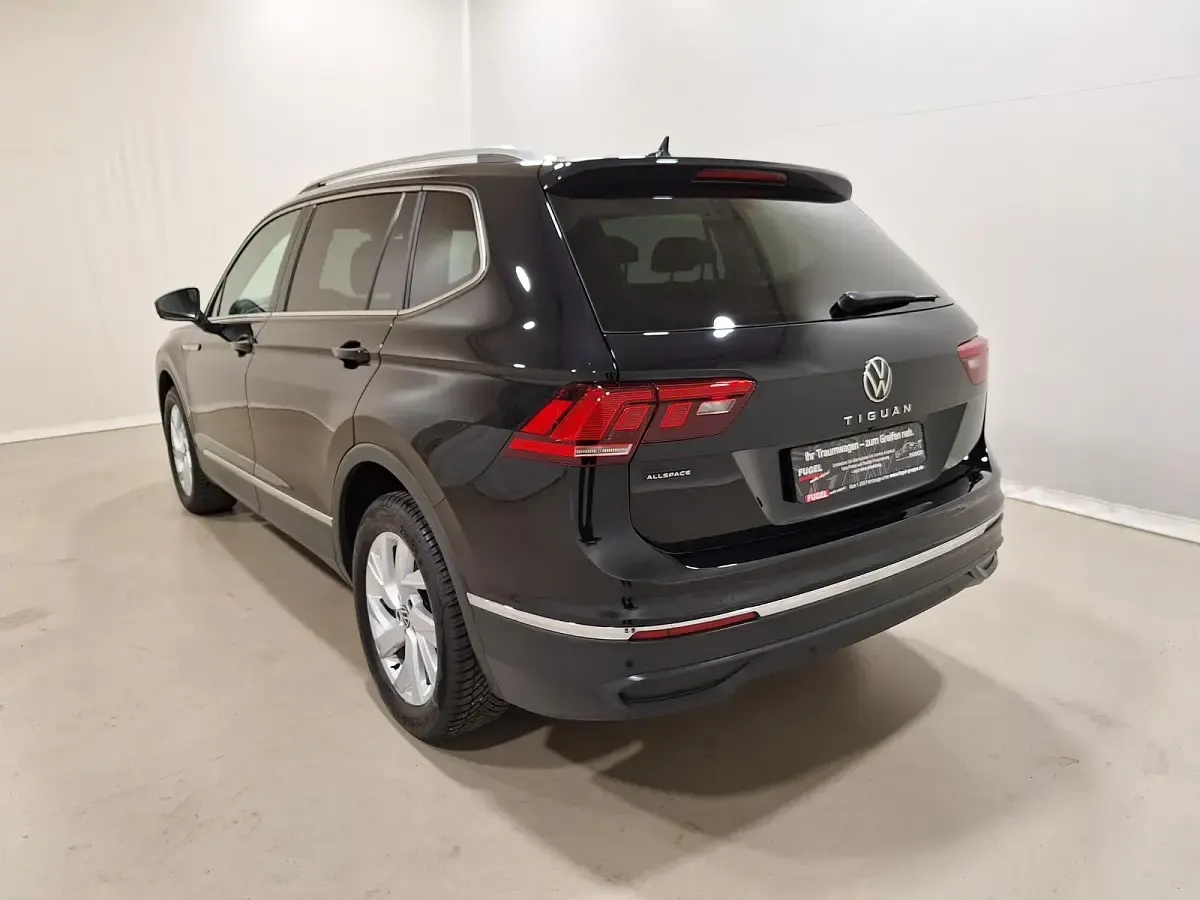 Gebraucht VW Tiguan Allspace Life 150 PS (110 kW) 2023 Deep black perleffekt SUV