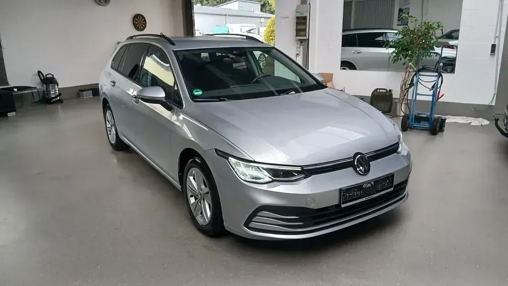 Gebraucht VW Golf VIII Life 110 PS (80 kW) 2024 Silber Kombi