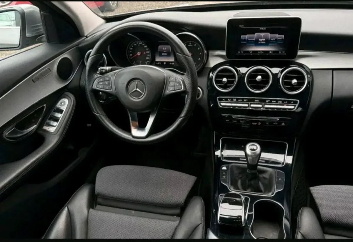 Gebraucht Mercedes C180 Avantgarde 156 PS (114 kW) 2014 Silber Limousine