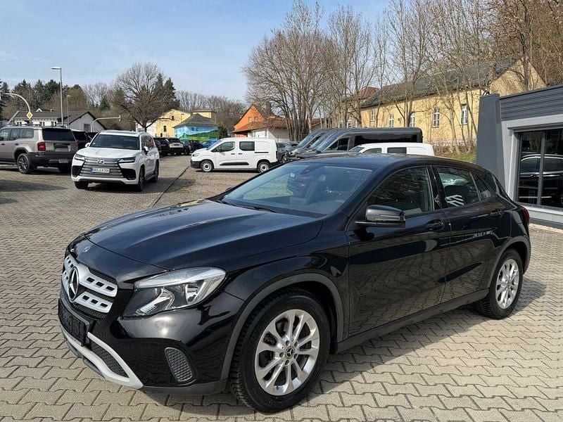 Gebraucht Mercedes GLA180 109 PS (80 kW) 2018 Schwarz SUV