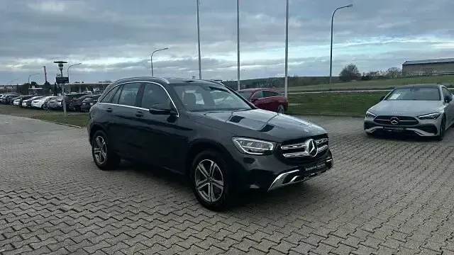 Gebraucht Mercedes GLC220 194 PS (142 kW) 2022 Grau SUV