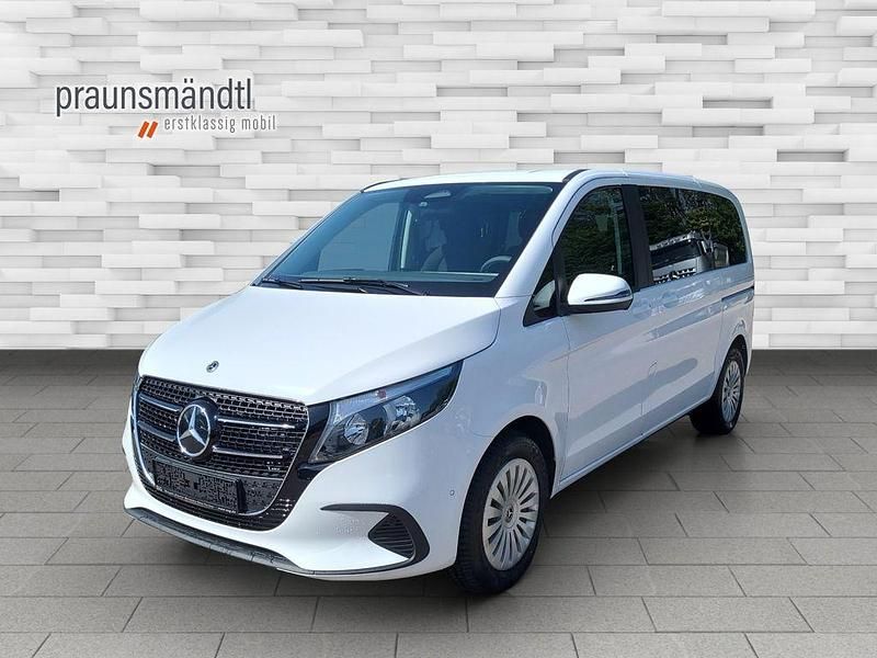 Weiß Gebraucht 2025 Mercedes V220 Van / Kleinbus | 58.904 € (Etwas zu teuer) - Bild 1/4