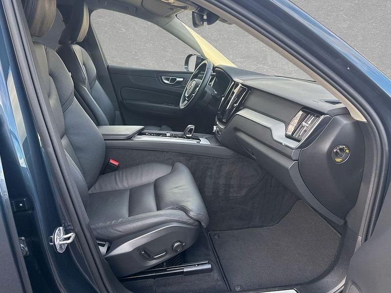 Gebraucht Volvo XC60 Plus 250 PS (183 kW) 2024 Denim blue SUV