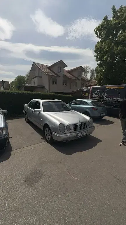 Gebraucht Mercedes E280 Elegance 204 PS (150 kW) 1999 Silber Limousine
