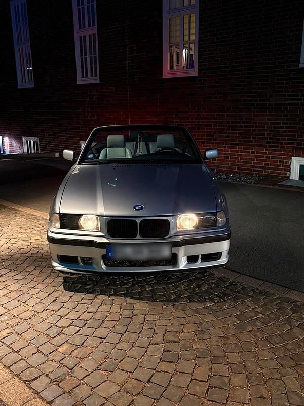 Silber Gebraucht 1995 BMW 318 Cabriolet Cabrio | 4.000 € - Bild 1/4