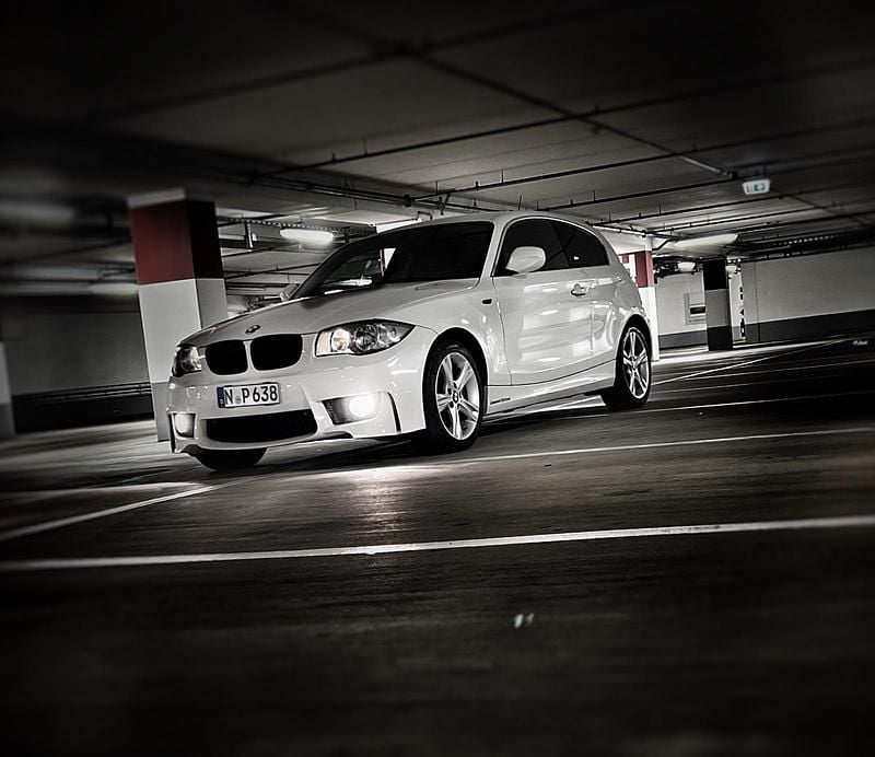 Weiß Gebraucht 2009 BMW 116 M Sport Kleinwagen | 4.700 € (Etwas zu teuer) - Bild 1/4